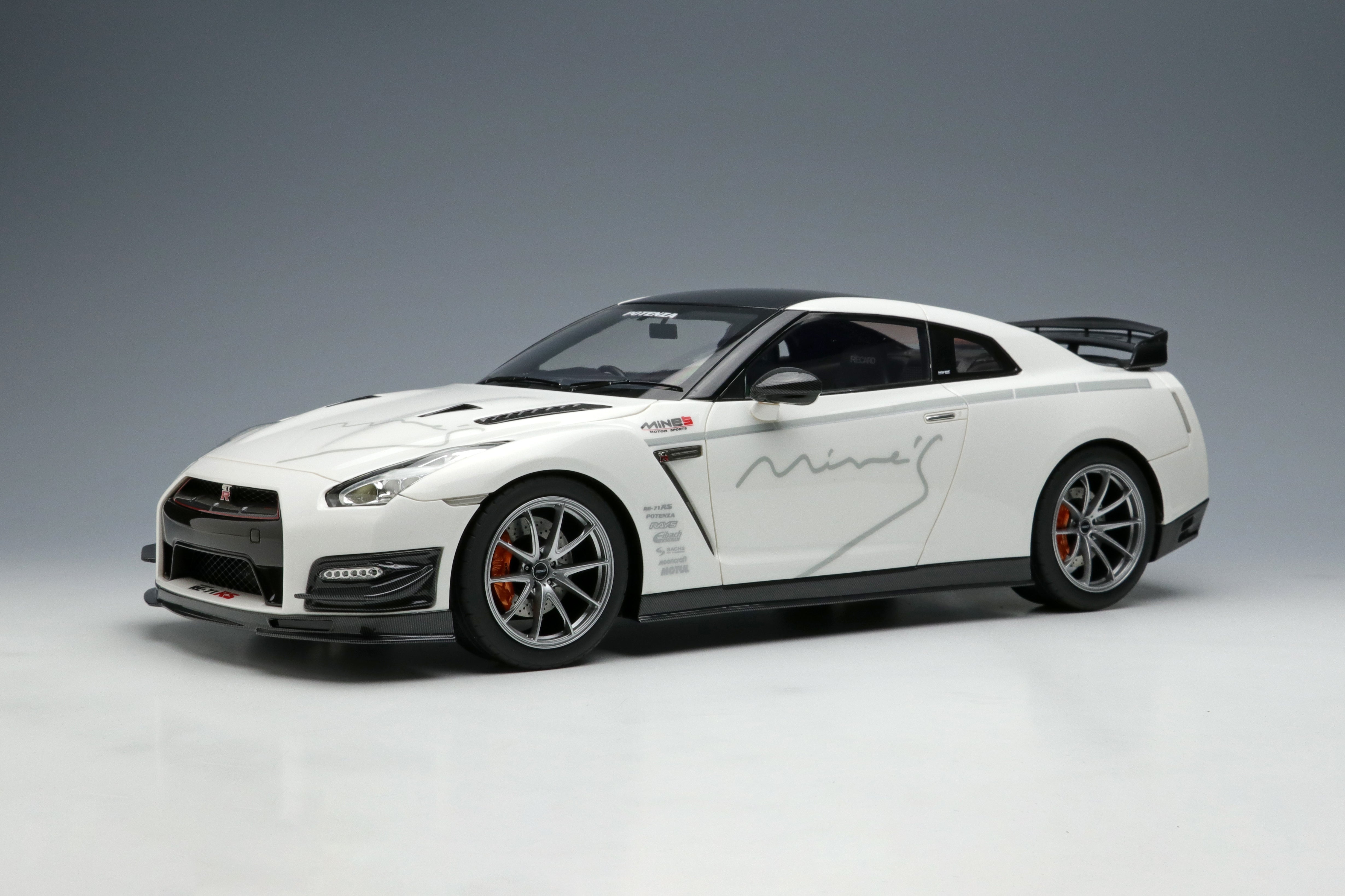 Limited Edition 1/18 MINE'S R35 Demo Car