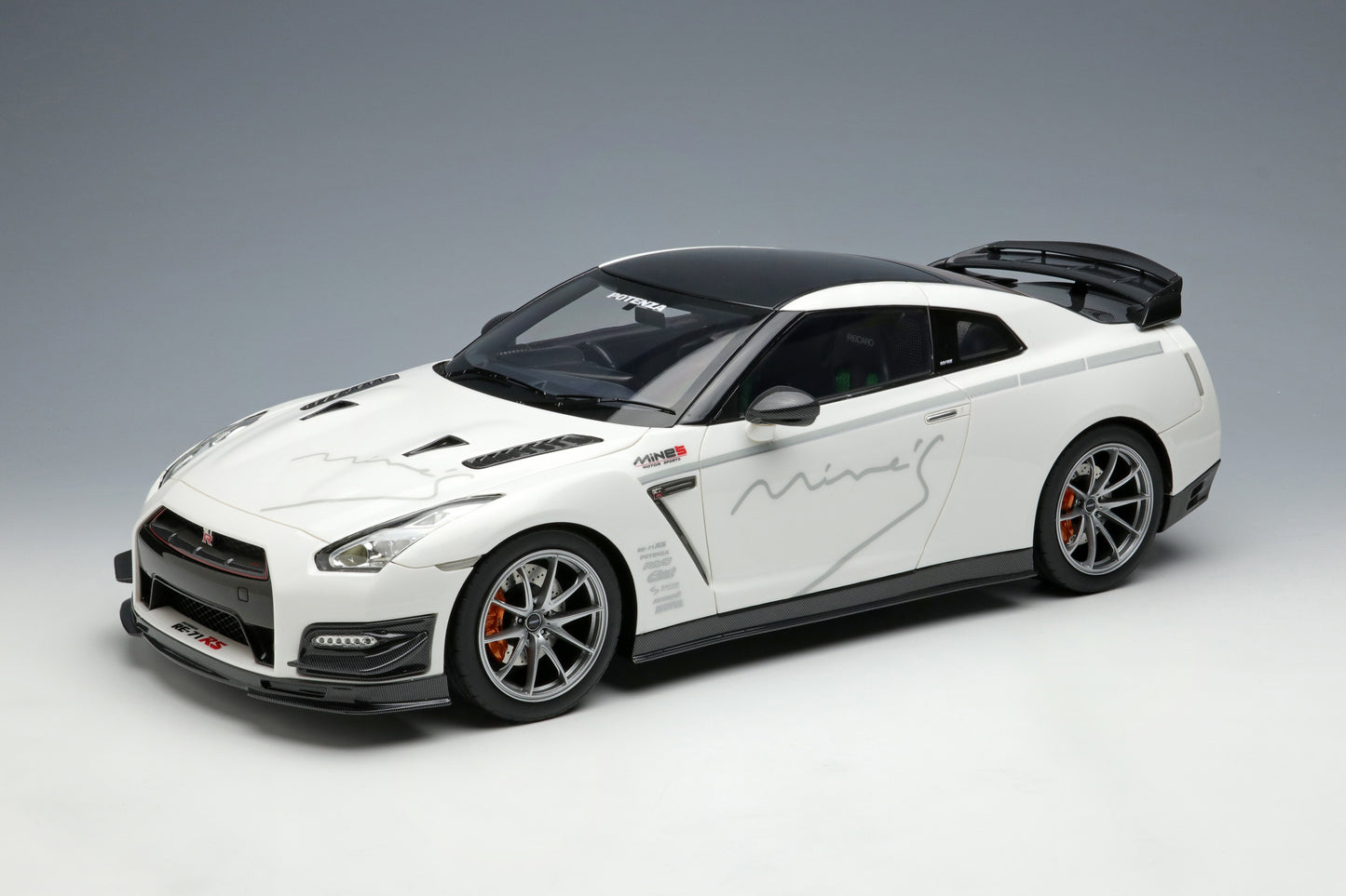 Limited Edition 1/18 MINE'S R35 Demo Car