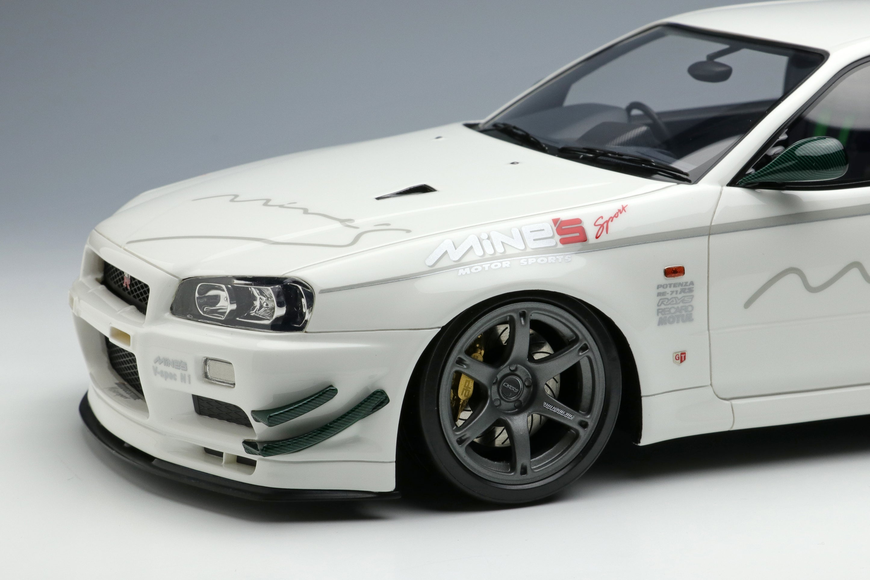 1/18 MINE'S R34 Demo Car – builtbylegends