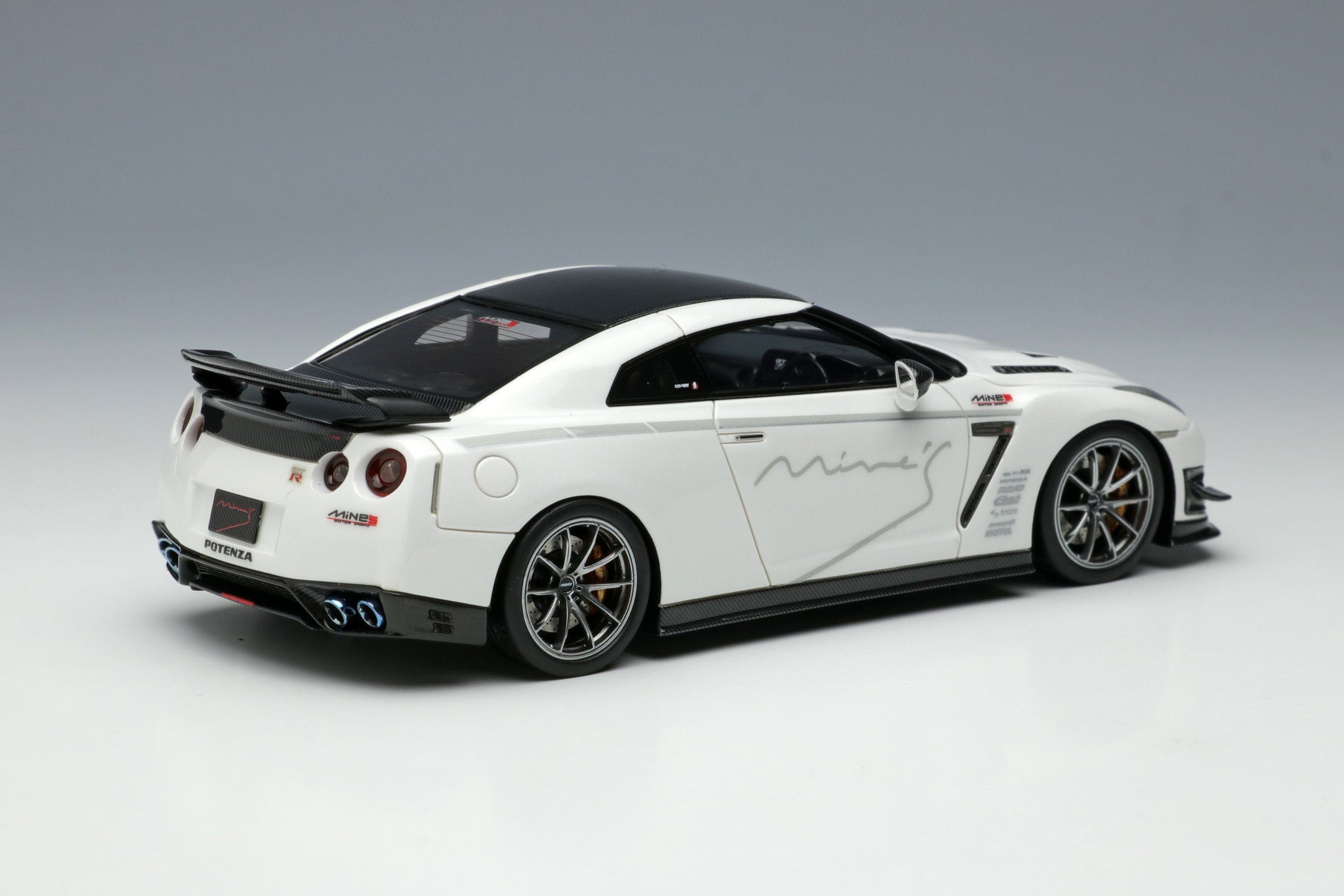 1/43 MINE'S R35 Demo Car – builtbylegends